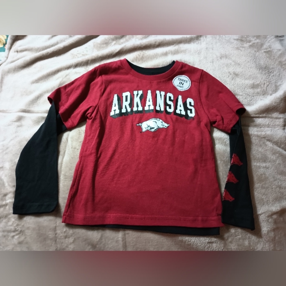 NWT Arkansas Razorbacks Set of 2 Shirts Size Small (4)